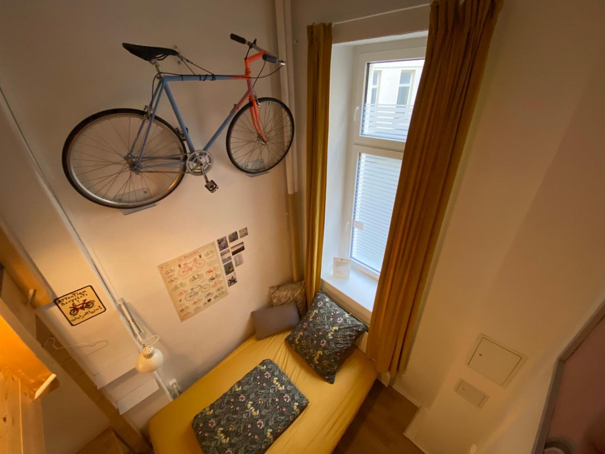 Tweepersoonskamer met Gedeelde Badkamer